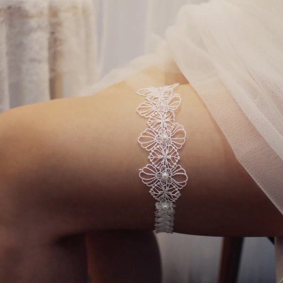Lace Pearl Flower Bridal Garter - Picture 1 of 5